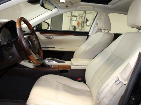 Used 2016 Lexus ES 300h w/ Luxury Package w/Wood Trim FWD image 25