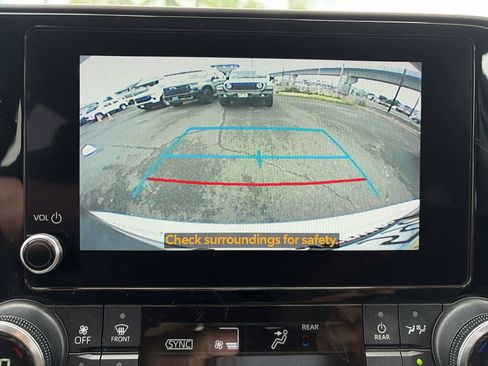 Used 2023 Toyota Highlander L FWD image 22