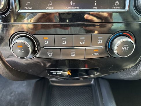 Used 2020 Nissan Rogue S image 23