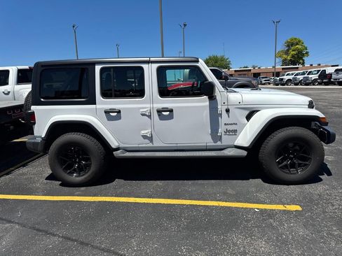 Used 2019 Jeep Wrangler Unlimited Sahara AWD/4WD image 10