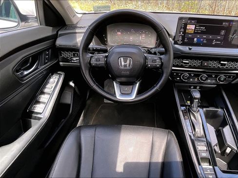 Used 2025 Honda Accord Touring image 17