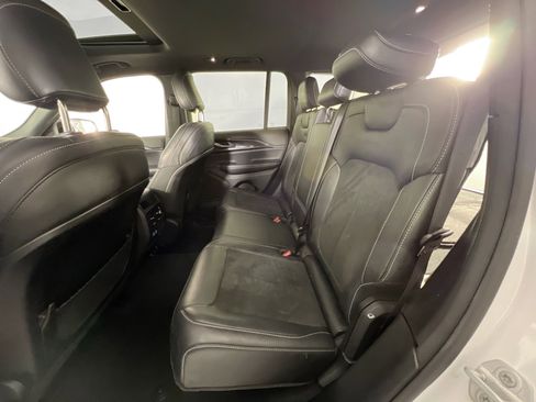 Used 2023 Jeep Grand Cherokee Altitude AWD/4WD image 24