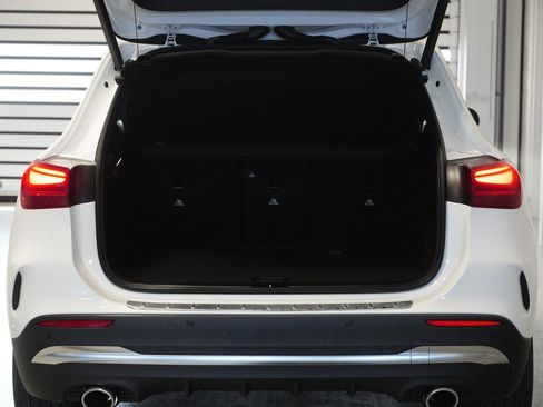 New 2026 Mercedes-Benz GLA 35 AMG 4MATIC image 35