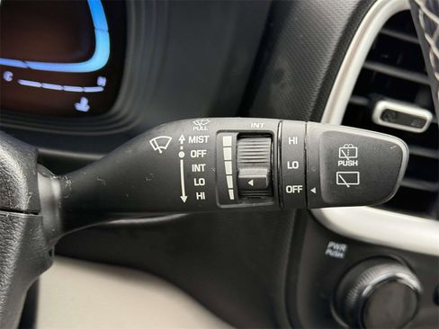 Certified 2023 Hyundai Venue SEL w/ Cargo Package image 20