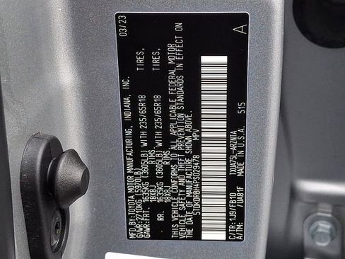 Used 2023 Toyota Highlander LE AWD/4WD image 27