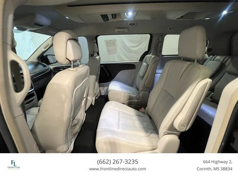 Used 2015 Chrysler Town & Country Touring FWD image 21