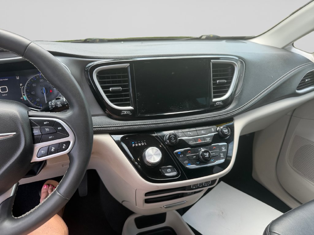 Used 2022 Chrysler Pacifica Touring-L AWD/4WD image 12