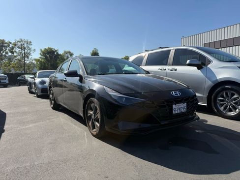 Used 2023 Hyundai Elantra SEL image 2