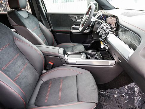 Used 2024 Mercedes-Benz EQB 300 4MATIC image 17