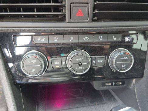 Used 2021 Volkswagen Jetta SEL Premium image 15