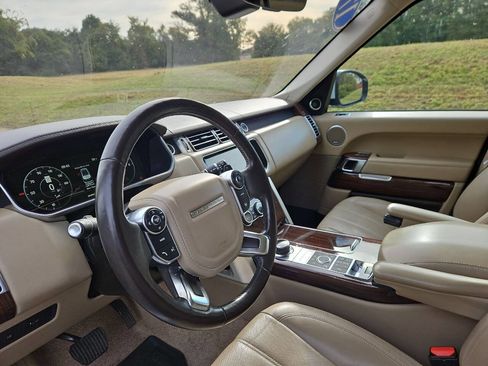 Used 2017 Land Rover Range Rover HSE image 10