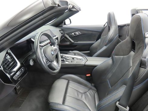Used 2020 BMW Z4 M40i w/ Premium Package image 17