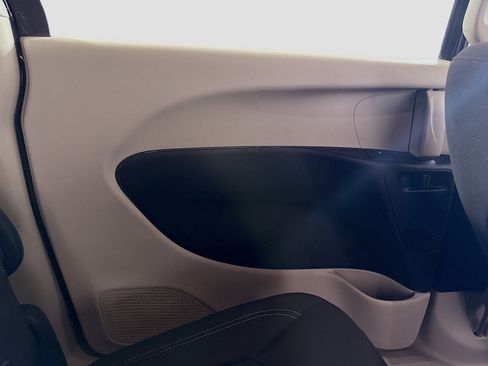 Used 2023 Chrysler Voyager LX image 26