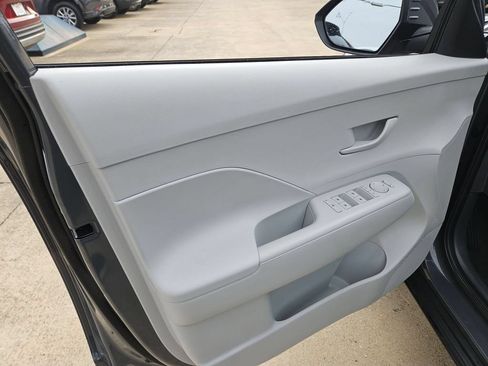 Used 2025 Hyundai Kona SEL FWD image 11