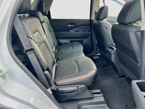 Certified 2025 Nissan Pathfinder Platinum w/ Cargo Package FWD image 26