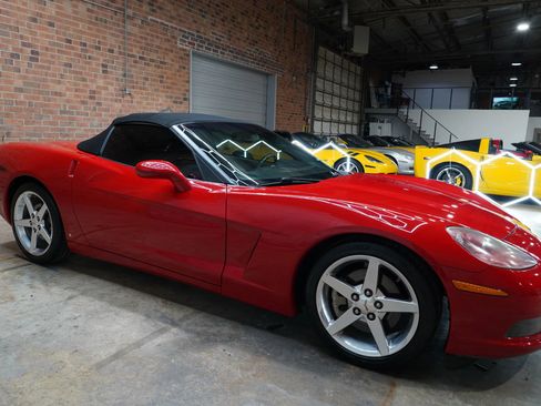 Used 2006 Chevrolet Corvette Convertible w/ Preferred Equipment Group image 2