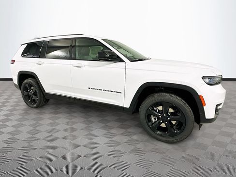 New 2025 Jeep Grand Cherokee L Altitude AWD/4WD image 3