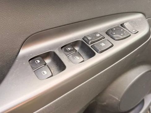 Used 2018 Hyundai Kona SEL w/ SEL Tech Package 02 AWD/4WD image 5