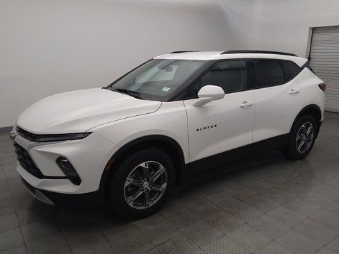 Used 2024 Chevrolet Blazer LT w/ Convenience Package FWD image 2