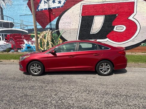 Used 2017 Hyundai Sonata SE FWD image 3
