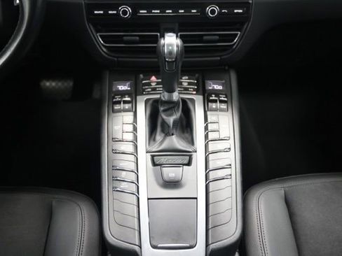 Used 2021 Porsche Macan AWD/4WD image 39