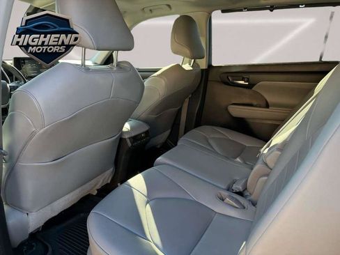 Used 2020 Toyota Highlander XLE image 17