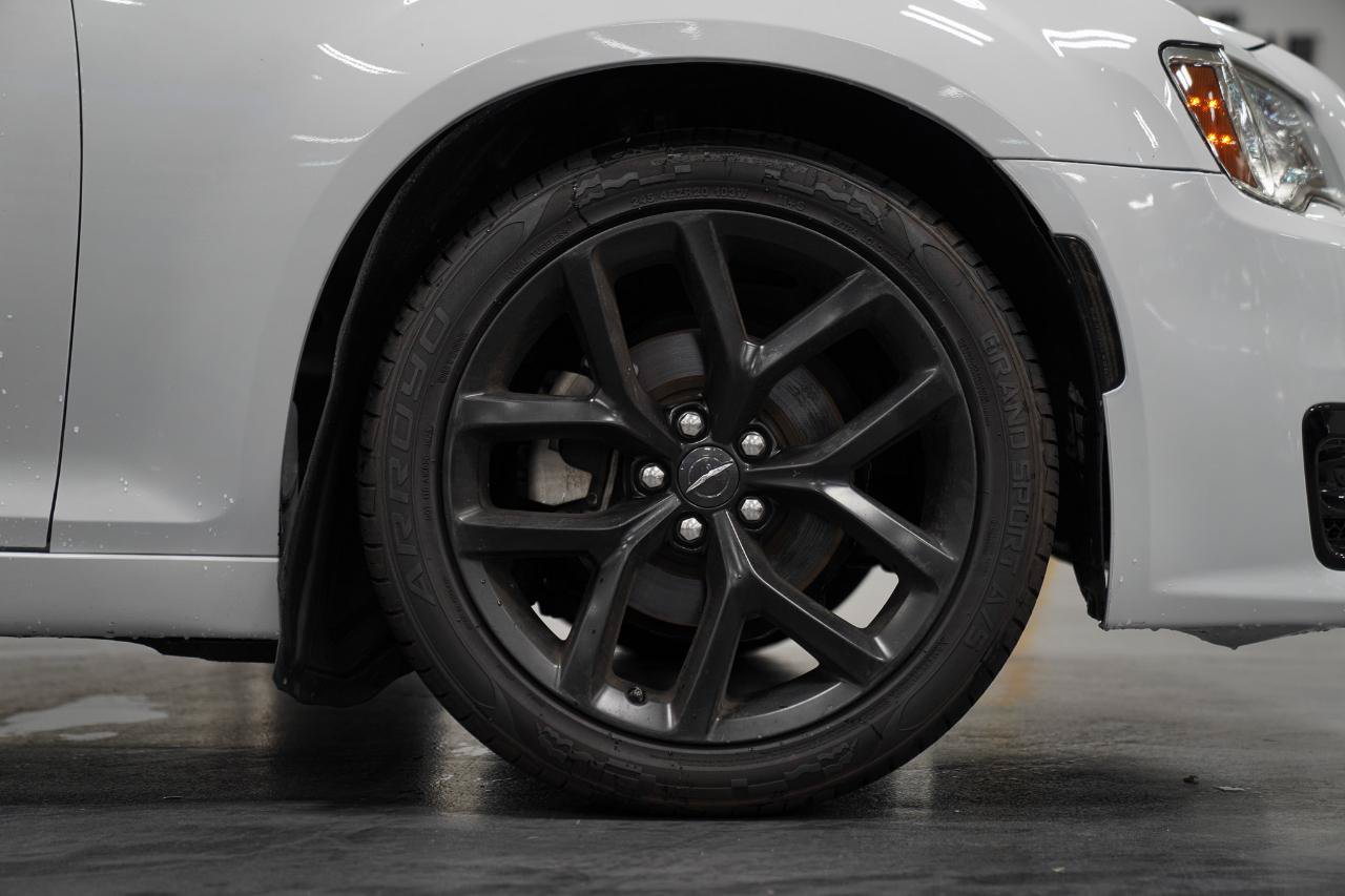 Used 2023 Chrysler 300 Touring w/ Sport Appearance Package RWD image 12