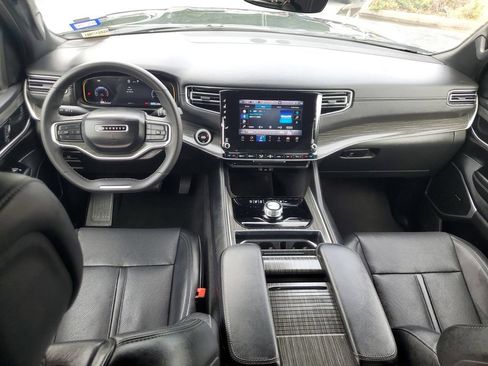 Used 2024 Jeep Wagoneer L Series II w/ Flexible Seating Group RWD image 15