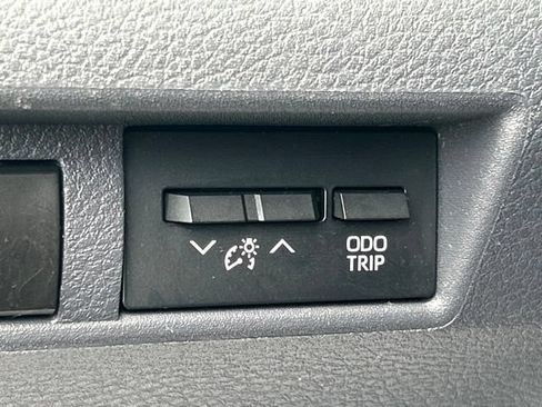 Used 2023 Toyota Sienna LE FWD image 54