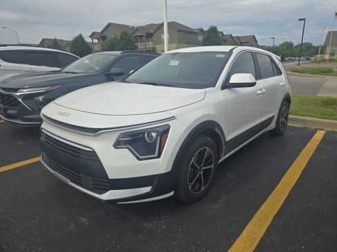 Used 2026 Kia Niro LX FWD image 3