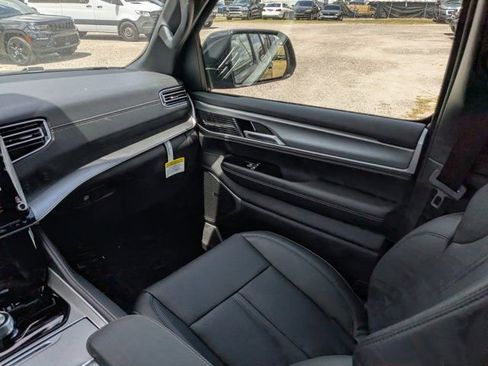 New 2026 Jeep Grand Wagoneer L 2WD image 19