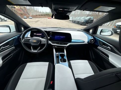 Certified 2025 Chevrolet Equinox EV LT FWD image 25