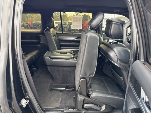 Used 2022 Jeep Grand Wagoneer Series II image 20