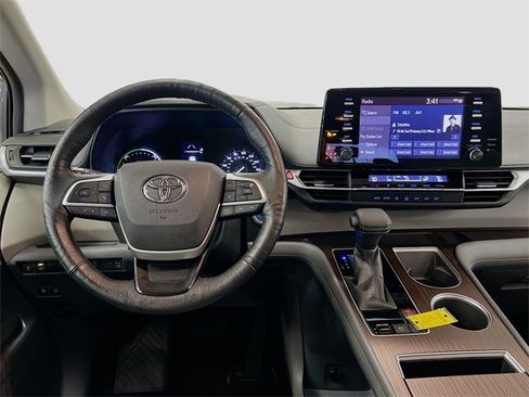 Used 2021 Toyota Sienna LE image 23