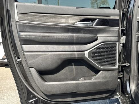 Used 2024 Jeep Wagoneer L Series III w/ Flexible Seating Group image 21