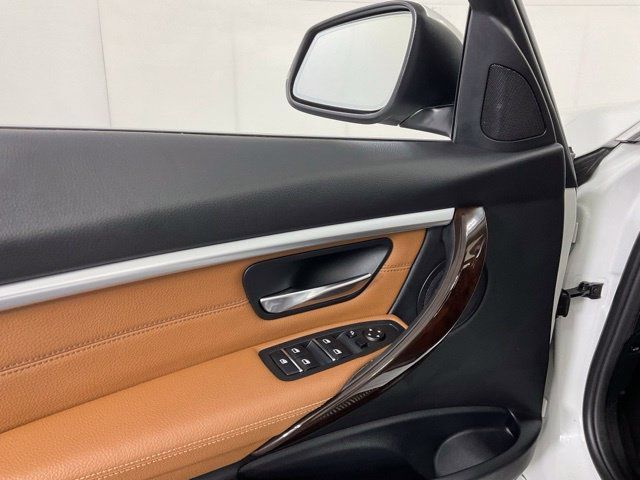 Used 2017 BMW 330i xDrive Sedan AWD/4WD image 29