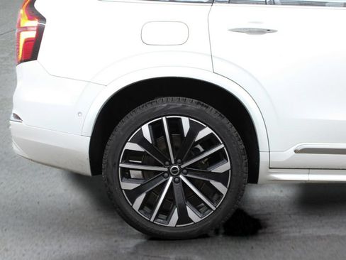Used 2025 Volvo XC90 B5 Ultra AWD/4WD image 12