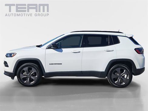 Used 2022 Jeep Compass Latitude image 4