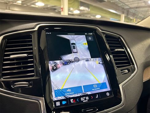 Certified 2024 Volvo XC90 B6 Plus w/ Protection Package Premier image 17