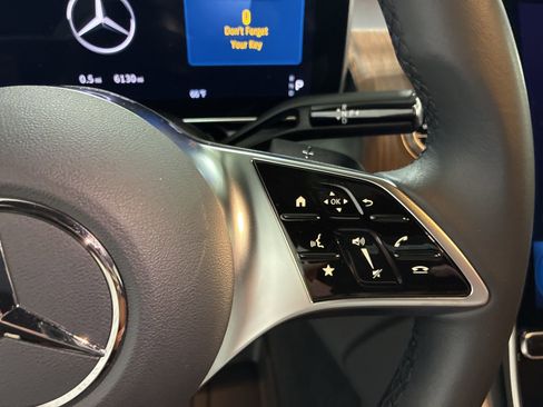 Used 2025 Mercedes-Benz GLC 350e 4MATIC image 18