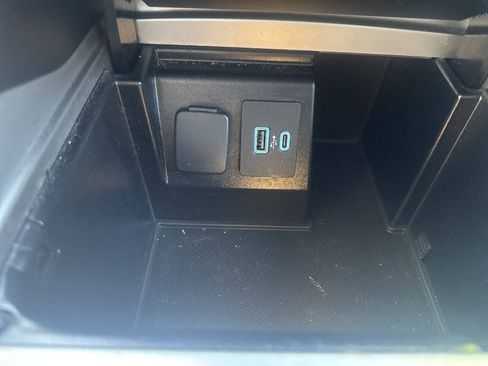 Used 2020 Ford Explorer XLT w/ Equipment Group 202A AWD/4WD image 29