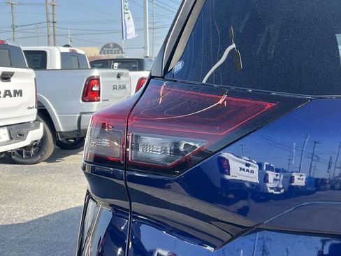 Used 2025 Nissan Rogue SV image 10