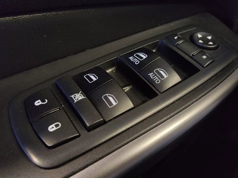 Used 2019 Jeep Cherokee Latitude Plus FWD image 27