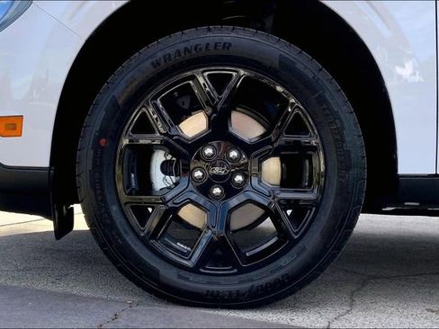 New 2025 Ford Maverick Lariat w/ Black Appearance Package image 12