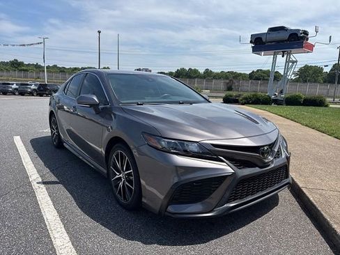 Used 2023 Toyota Camry SE w/ Convenience Package FWD image 2