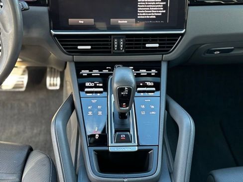 Used 2023 Porsche Cayenne S Platinum image 18