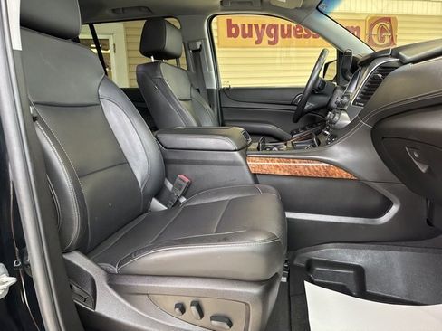 Used 2019 Chevrolet Suburban Premier image 28