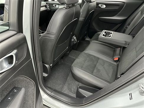 Certified 2025 Volvo XC40 B5 Plus image 23