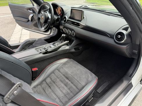 Used 2018 FIAT 124 Spider Abarth w/ Convenience Group RWD image 14