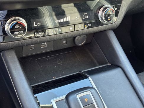 Used 2024 Mitsubishi Outlander FWD image 21